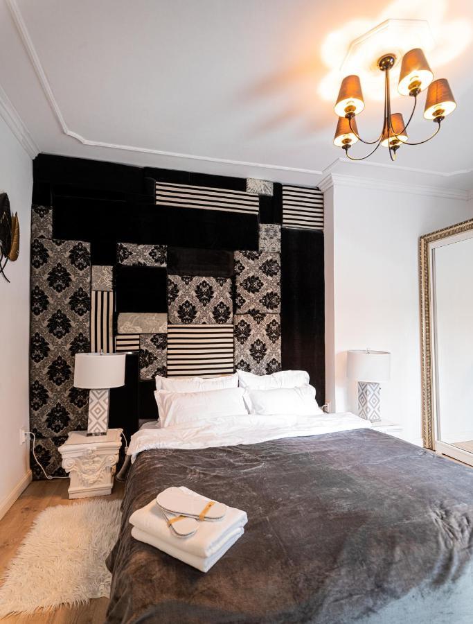 The Artist - Ultracentral Designer Apartment Bucarest Esterno foto